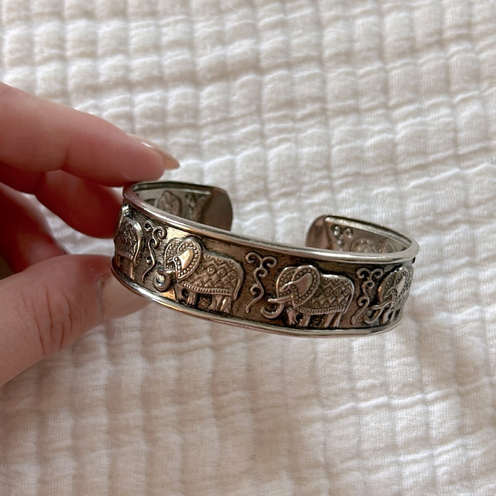 Lightweight silver elephant bangle bracelet